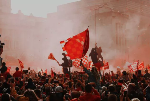 liverpool-fans-celebrate