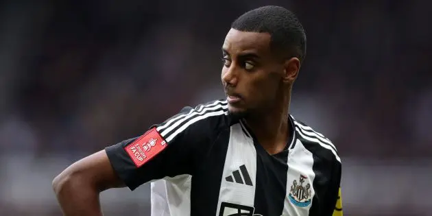 Alexander Isak in action for Newcastle United