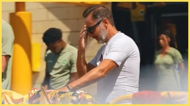 Vítor Pereira visits Molineux to remember Diogo Jota