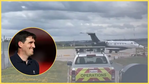 The plane carrying Andoni Iraola has touched down in Liverpool