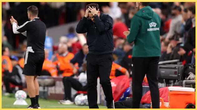 Andoni Iraola puts his head in his hands during the game against Atletico